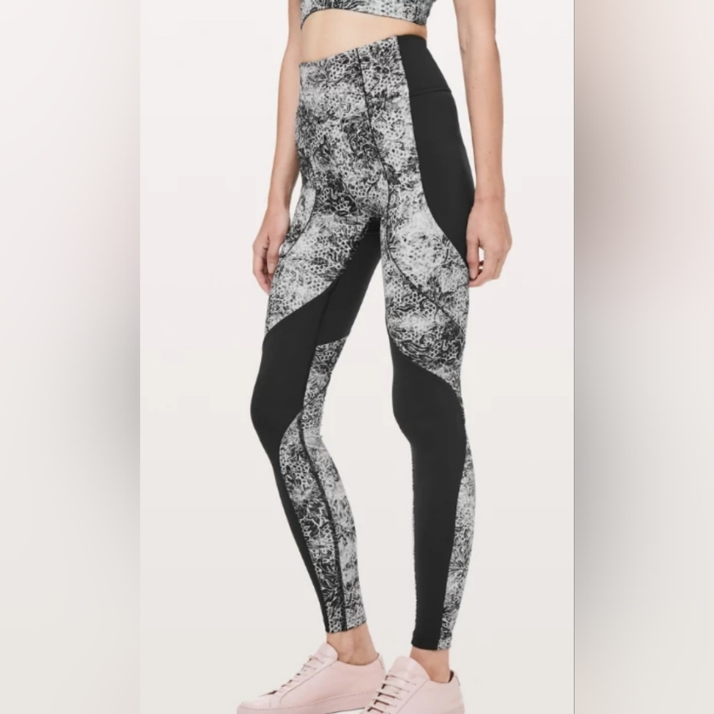 Lululemon Sweat‎ and Repeat Tight Black Serigraph Starlight Women's Size 6